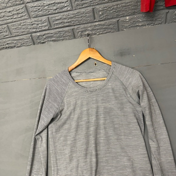 Lululemon Tops - Lululemon Swiftly Tech Long Sleeve Crew Grey White Micro Stripe Size 10